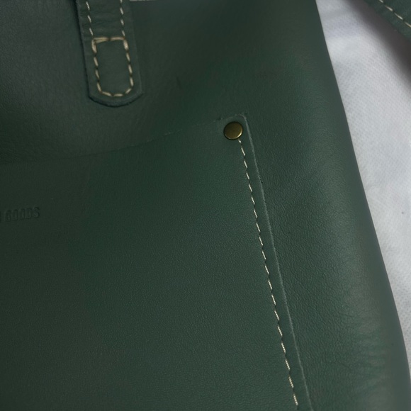 Portland Leather Green Tote Bag with Minimalist Design - Picture 4 of 11